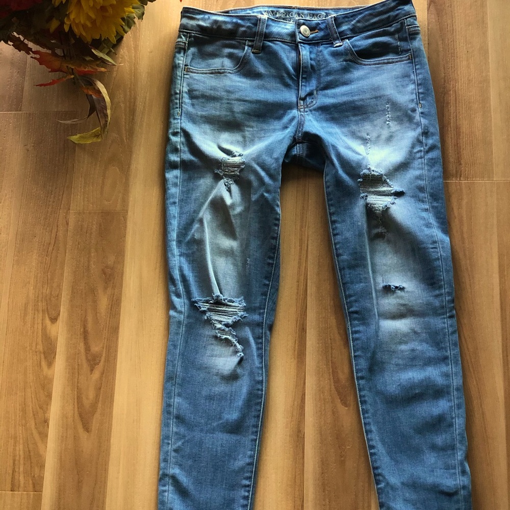 Distressed American Eagle Super Stretch Jeans (Size 8) No Flaws or Stains